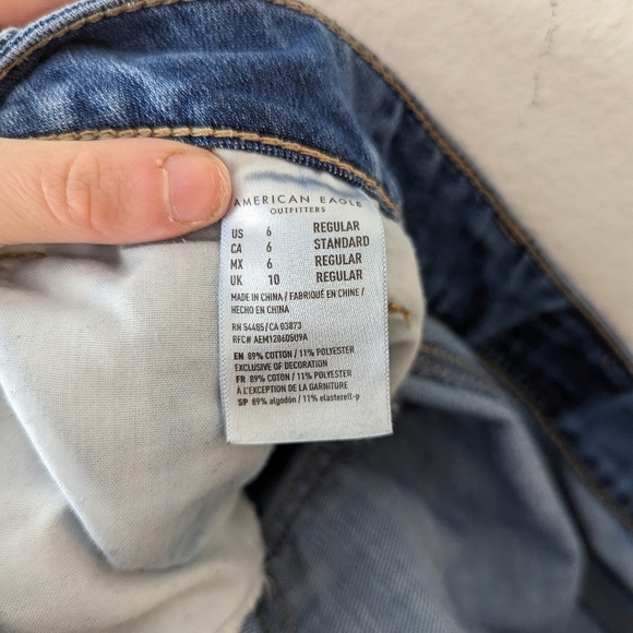 American Eagle Tomgirl Jeans - Picture 9 of 9